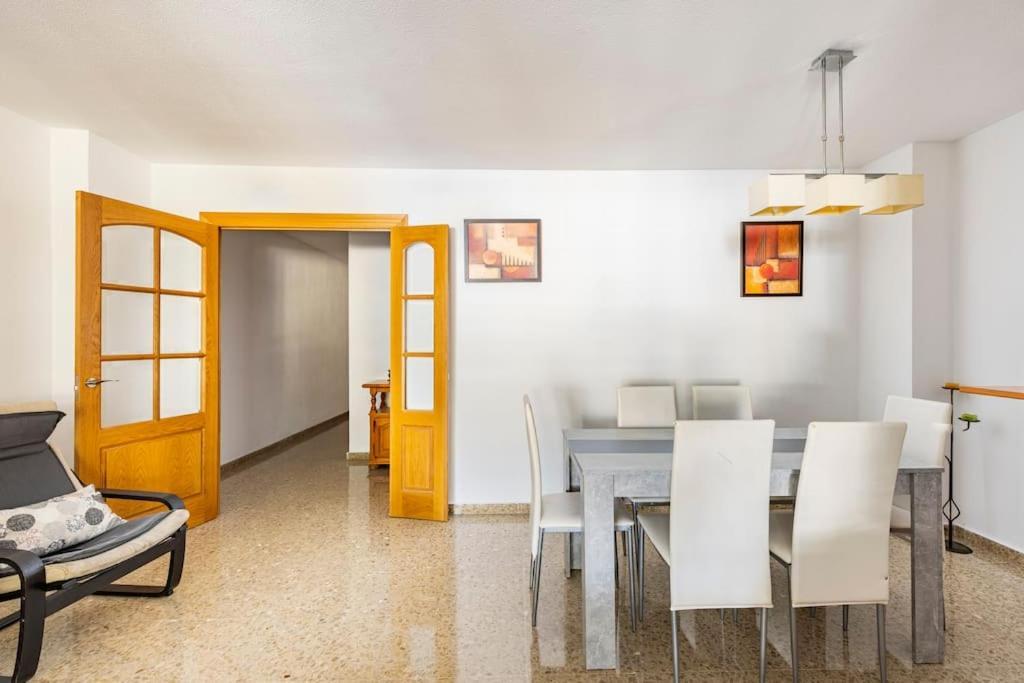 Amplio Piso Para Disfrutar Del Centro De Malaga Con Parking Gratuito Bagian luar foto